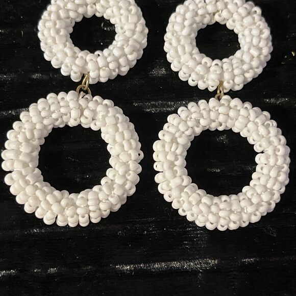 Vintage White Graduated Seed Bead Hoop Dangle Pierced Earrings Geometric 3.5” - Picture 4 of 8